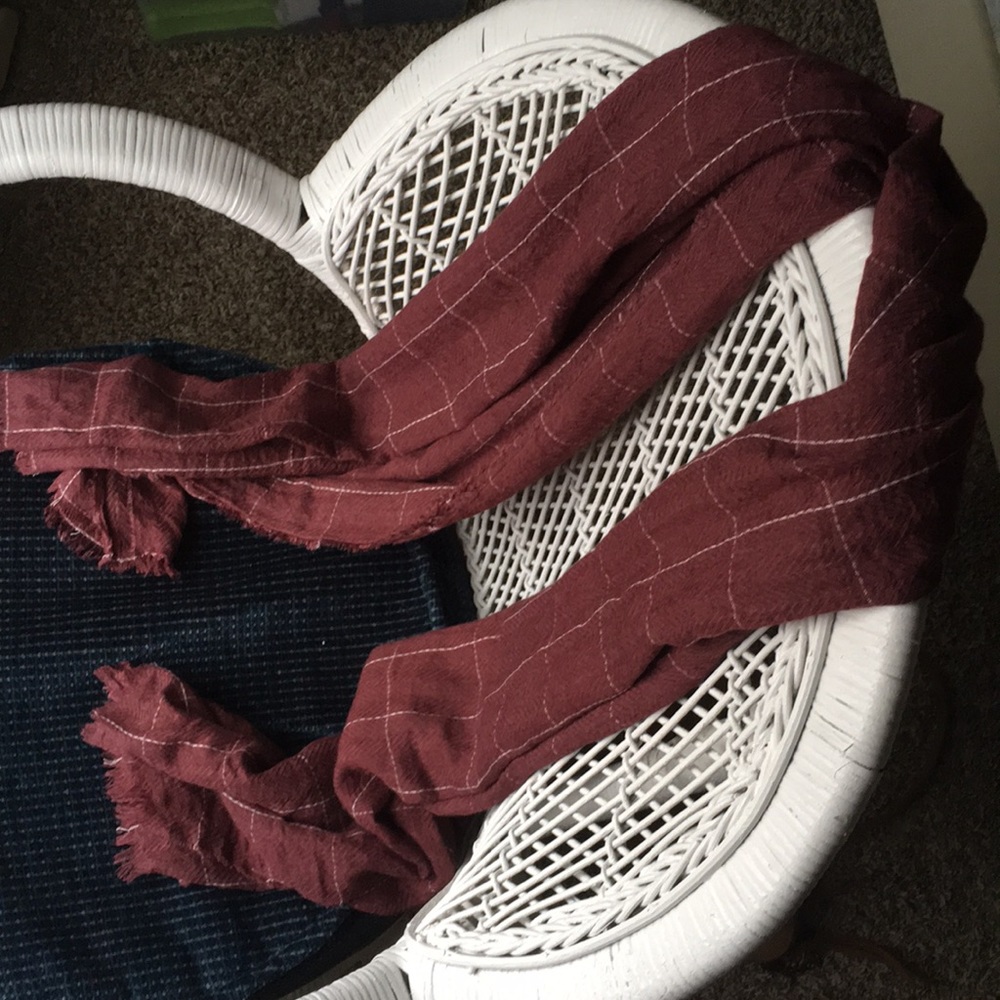Long maroon scarf